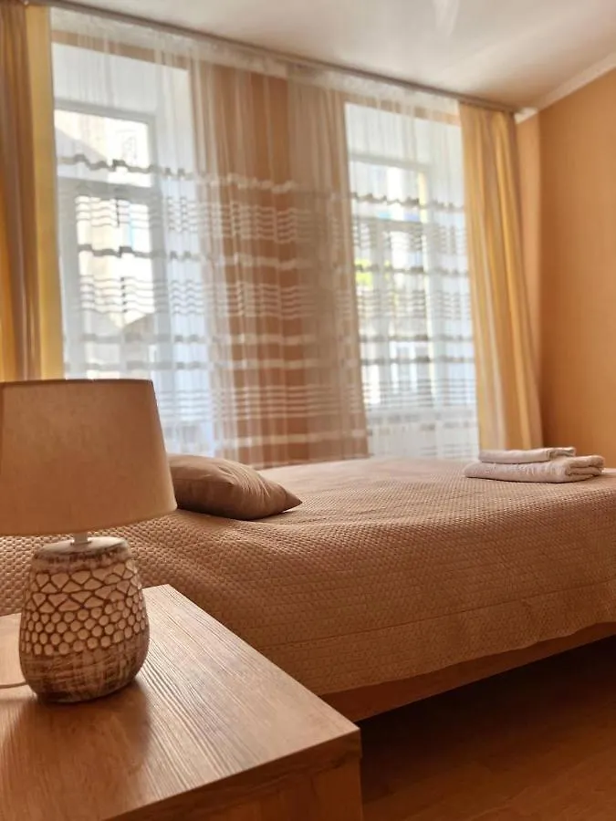Apartment On Hnatiuka With Parking 리비프
