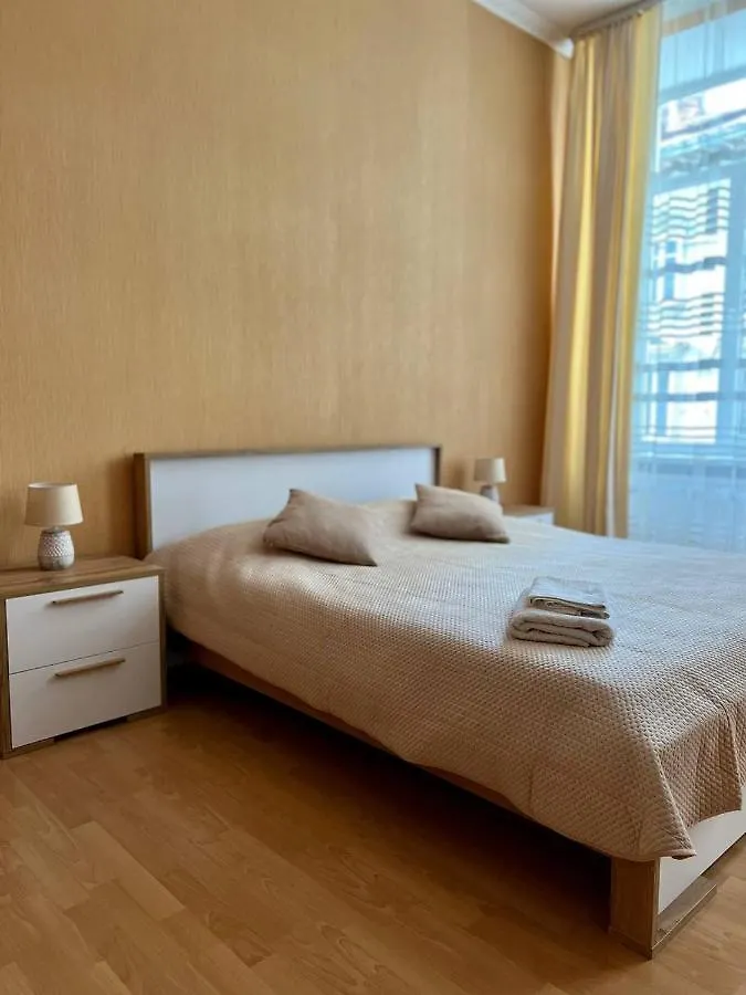 Apartment On Hnatiuka With Parking 리비프 우크라이나