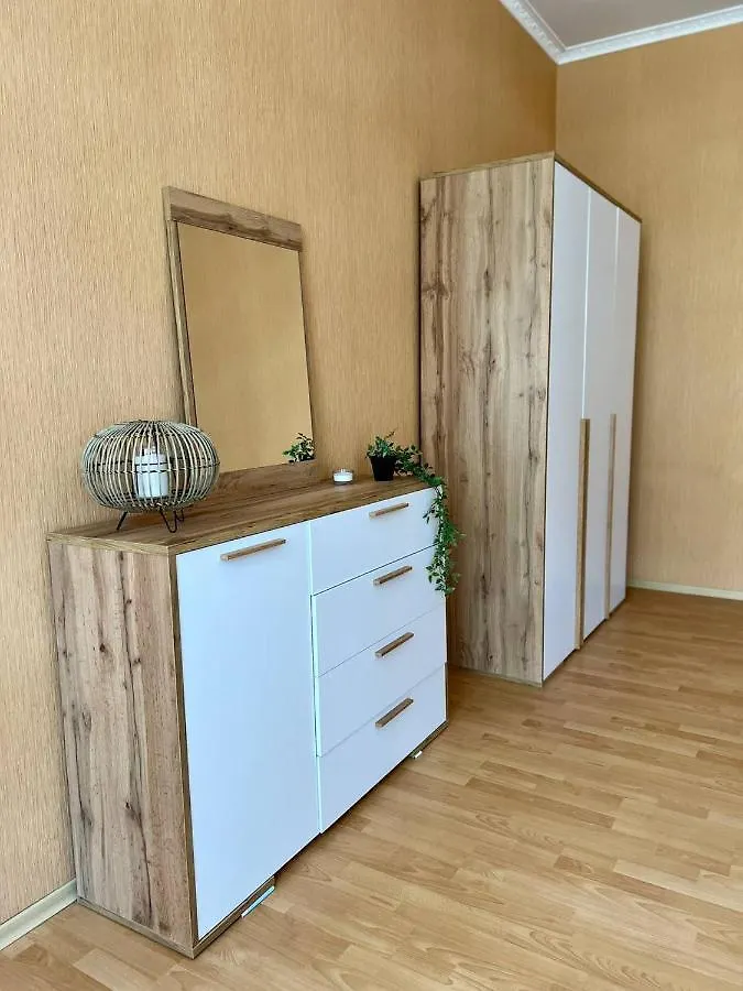 Apartment On Hnatiuka With Parking 리비프