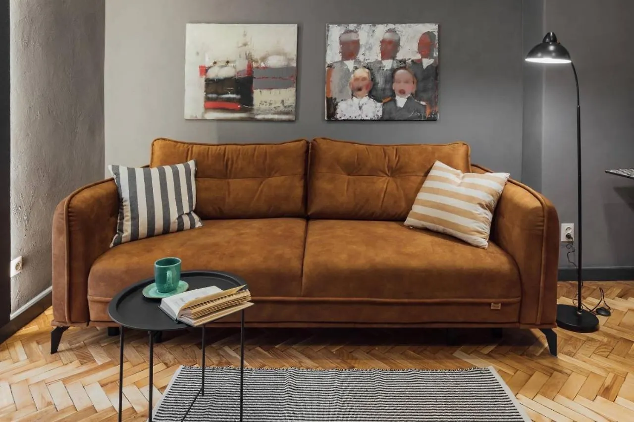Apartment On Hnatiuka With Parking 리비프