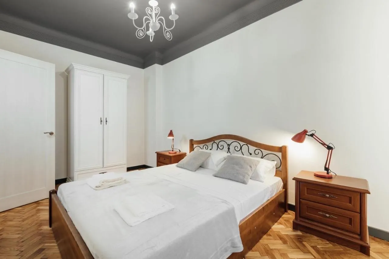 Apartment On Hnatiuka With Parking 리비프
